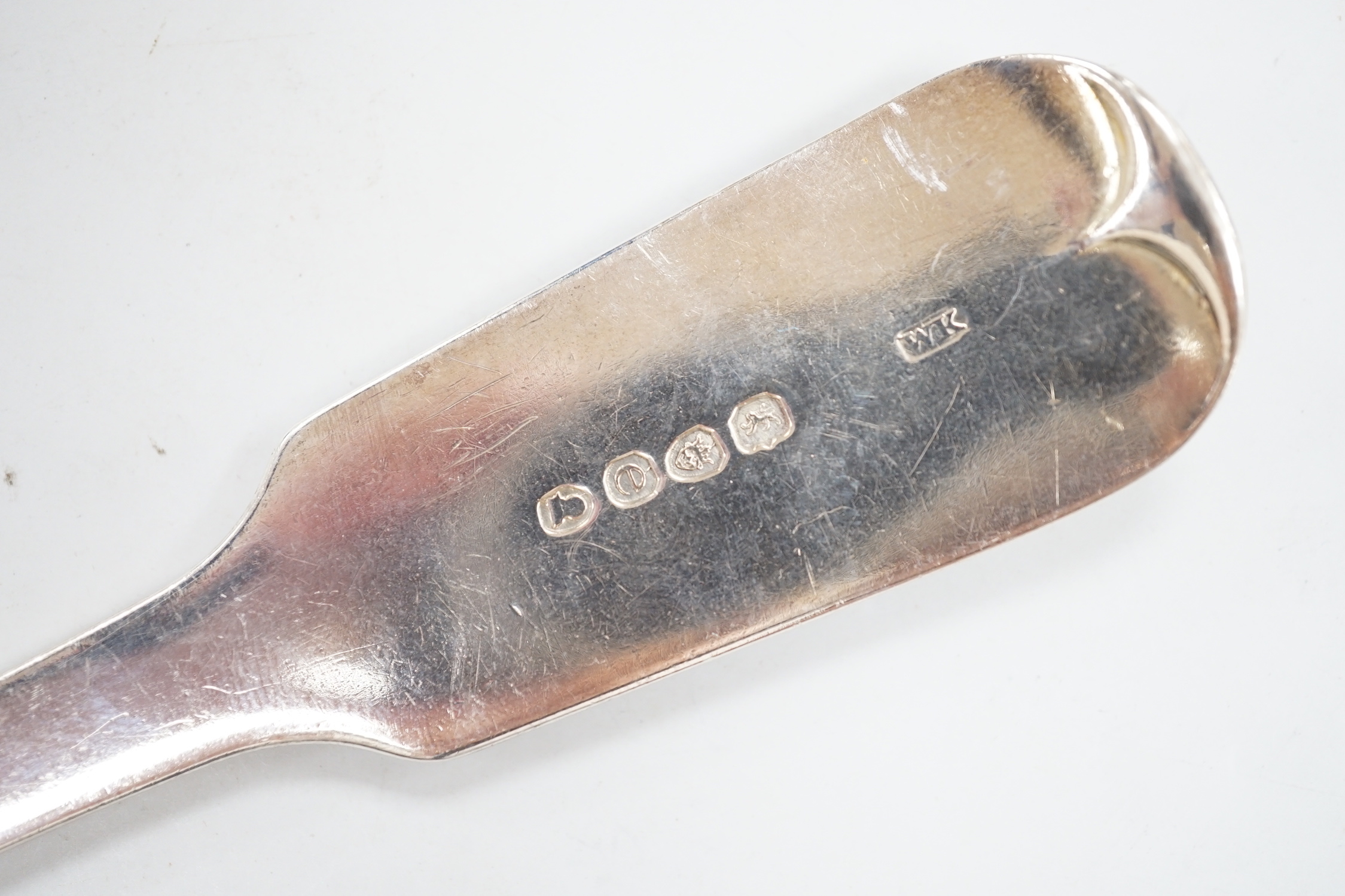 A George IV silver fiddle pattern fish slice, William Knight II, London, 1820, 4.7oz.